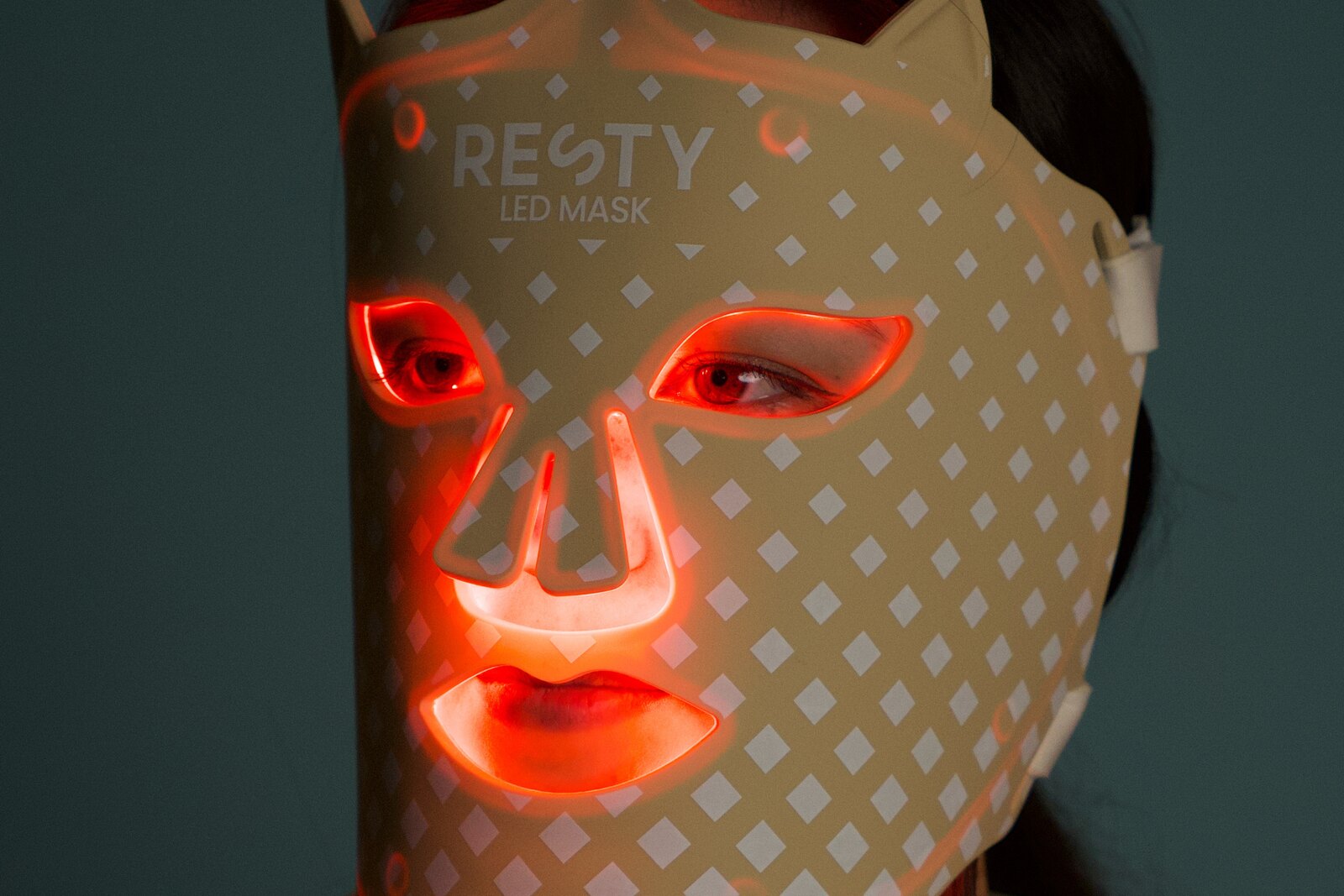 Detail LED masky na obličej Resty